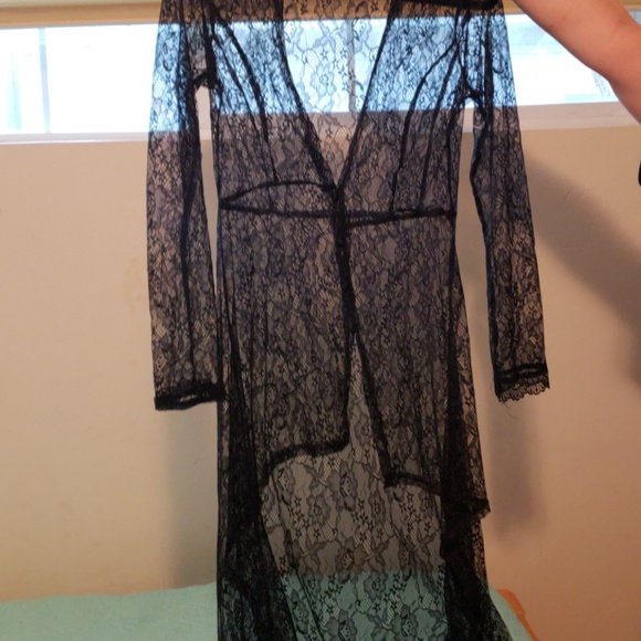 Cape - Picture 4 of 4